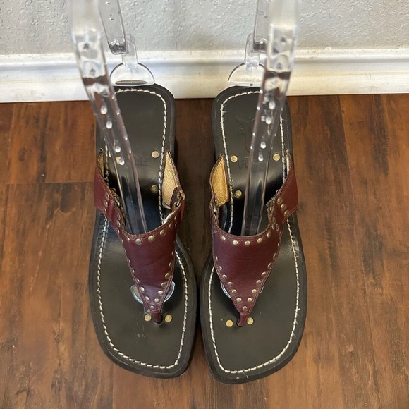 FRYE Summer Stud Thong Wedge Sandals in Burgundy Leather - Picture 1 of 10